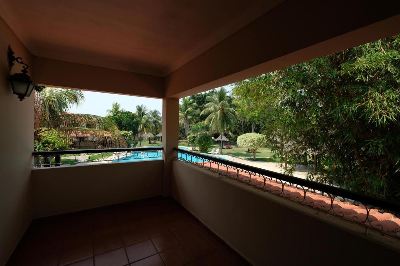 El Pantanal Hotel & Resort Puerto Quijarro  外观 照片