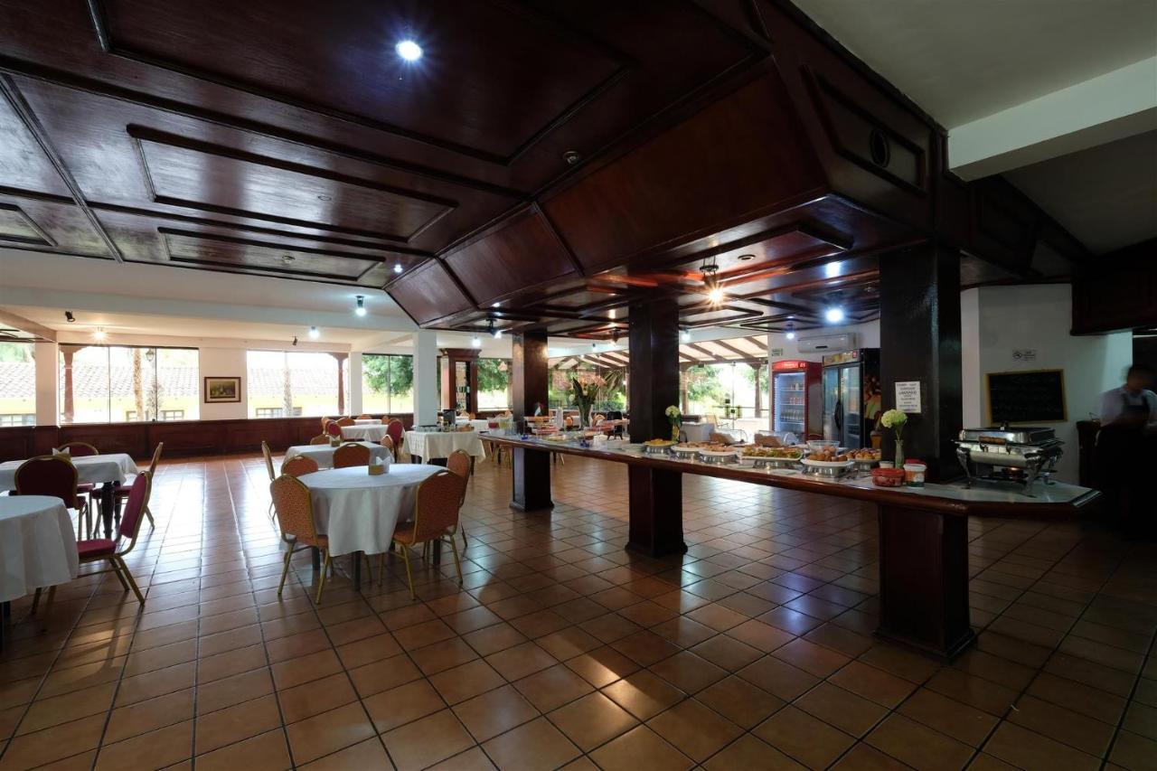 El Pantanal Hotel & Resort Puerto Quijarro  外观 照片
