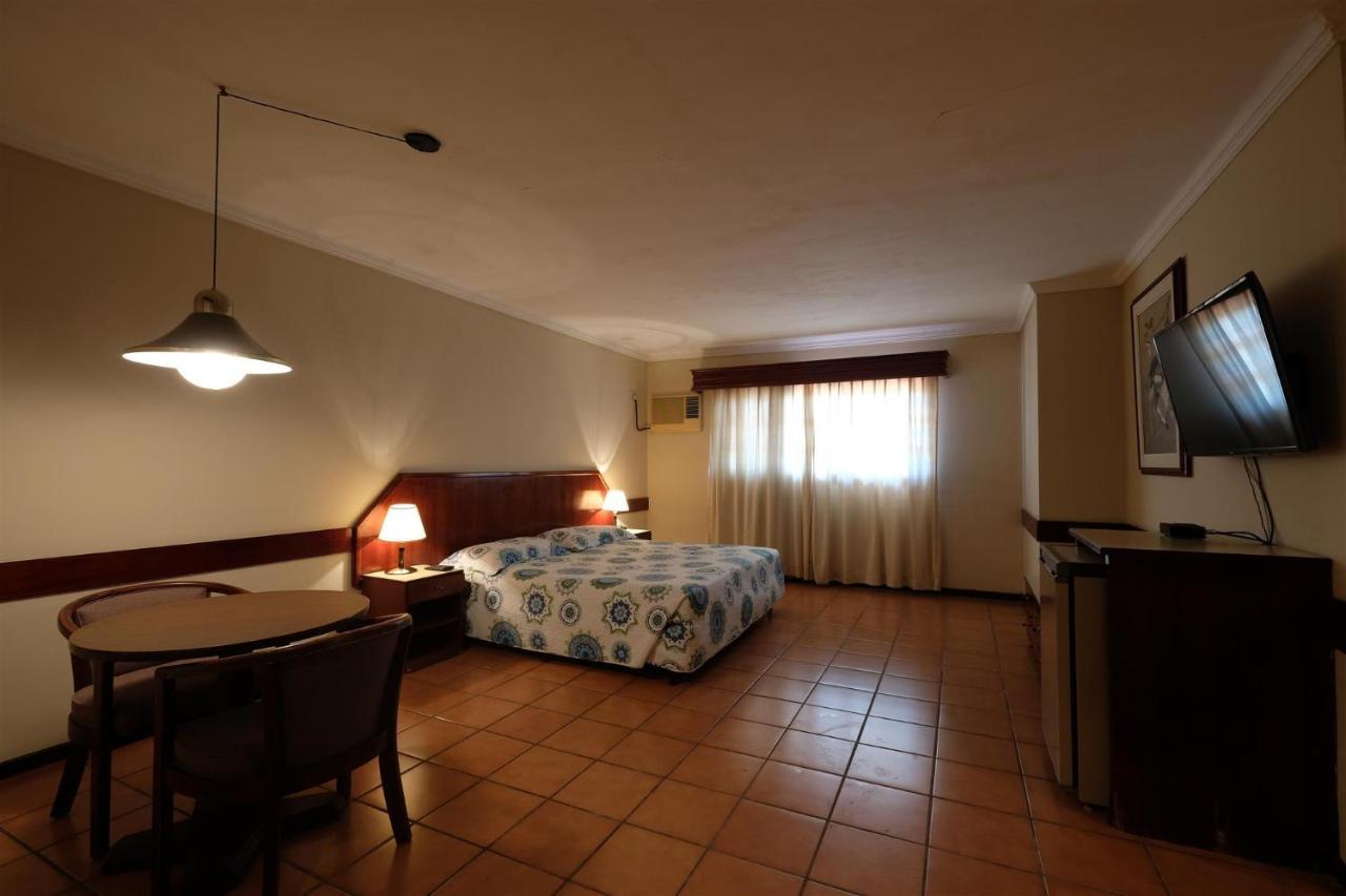 El Pantanal Hotel & Resort Puerto Quijarro  外观 照片