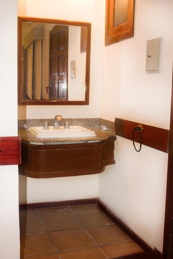El Pantanal Hotel & Resort Puerto Quijarro  外观 照片