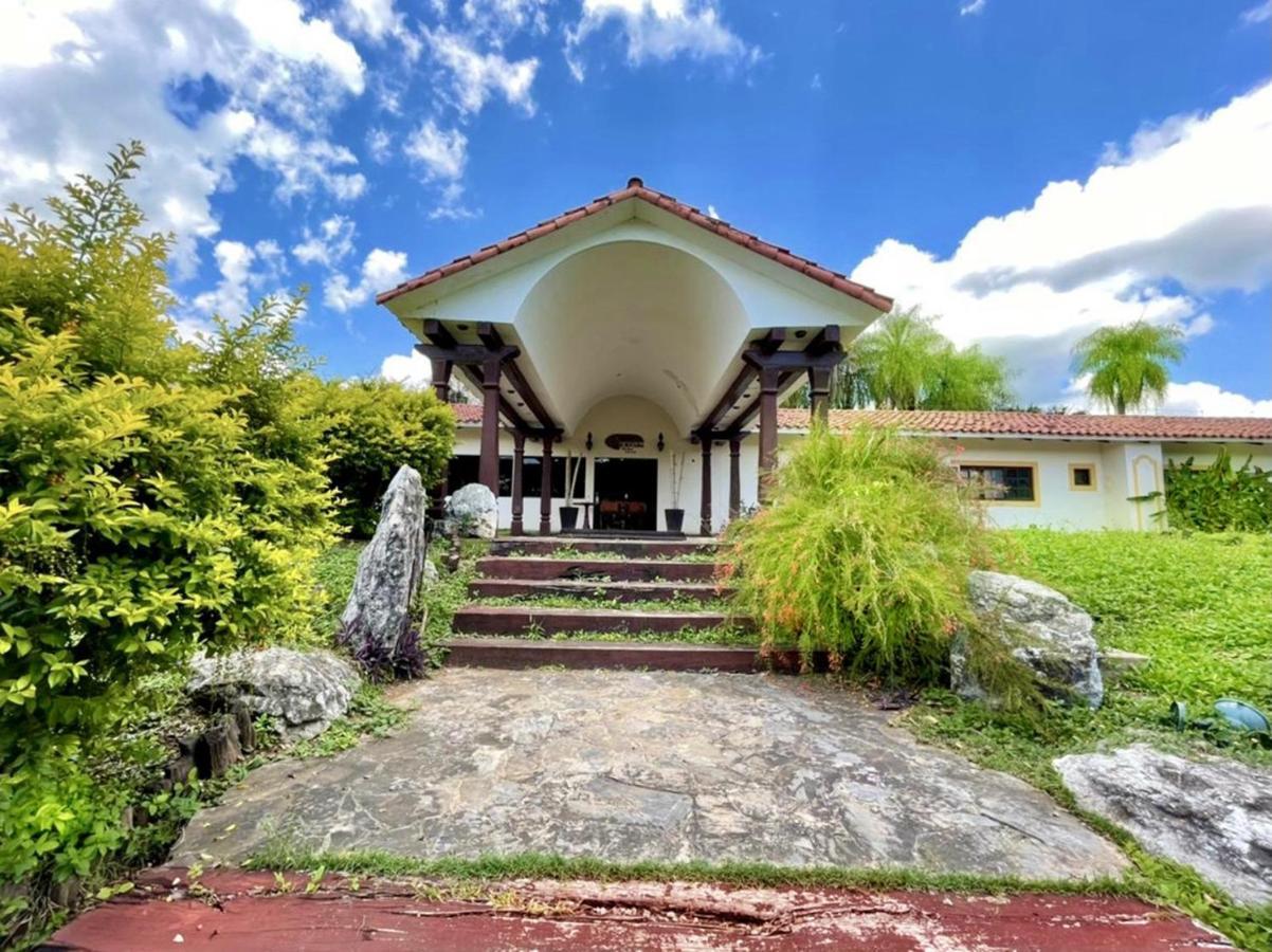 El Pantanal Hotel & Resort Puerto Quijarro  外观 照片
