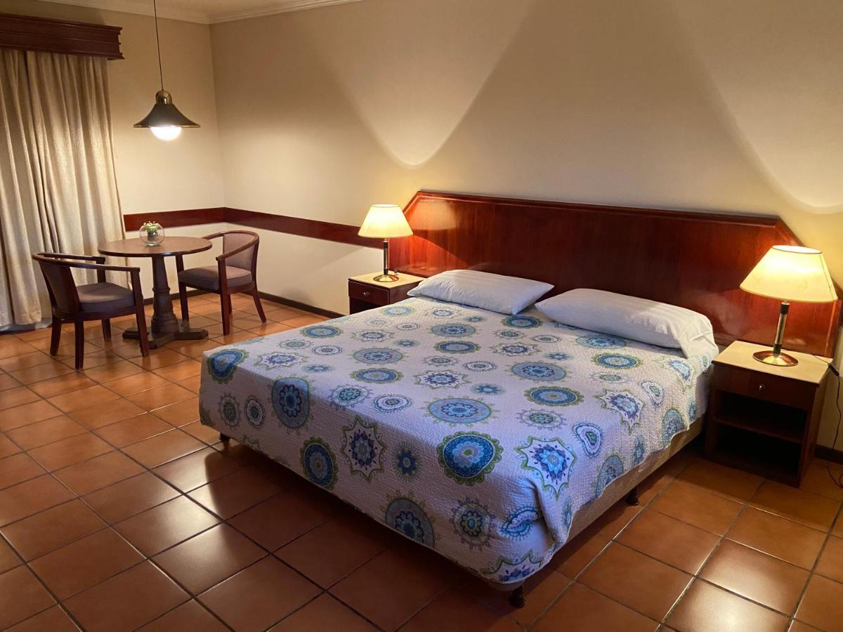 El Pantanal Hotel & Resort Puerto Quijarro  外观 照片