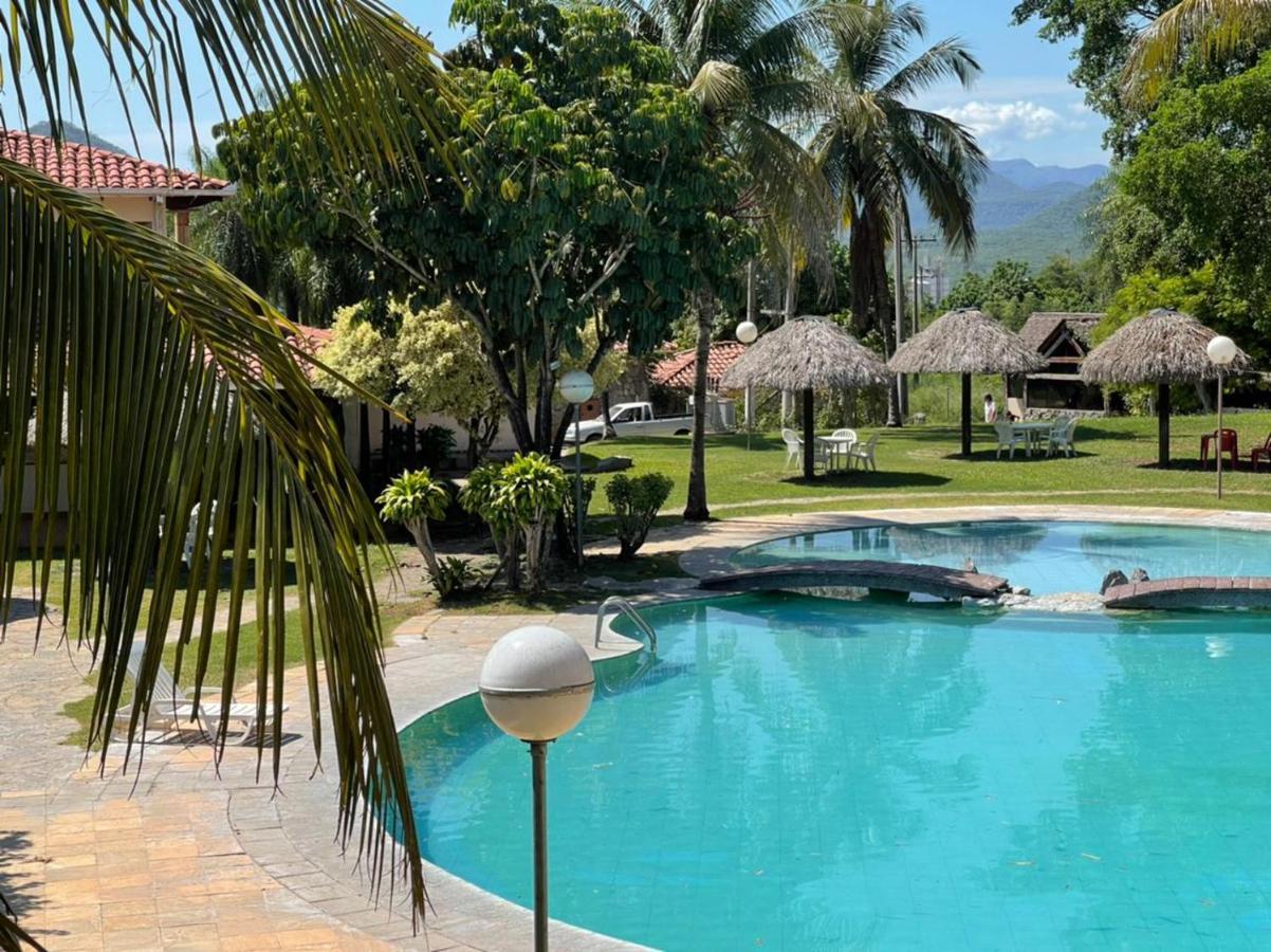 El Pantanal Hotel & Resort Puerto Quijarro  外观 照片